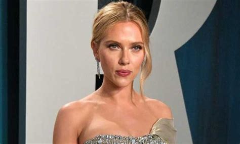 Scarlett Johansson was uncomfortable discussing intimate scene。